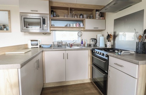 Happisburgh Cottage | BREATHING SPACE, country holiday cottage, with a garden in Walcott