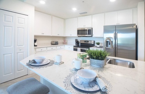 Lakewood Ranch Condo | Breathtaking 2nd floor 3bed/2bath corner unit Condo in Lakewood National - Hosey