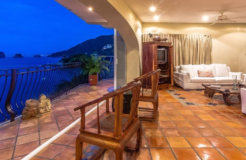 South Shore Hotel Area Villa | Breathtaking Full Ocean Views Every Room with Full Staff!