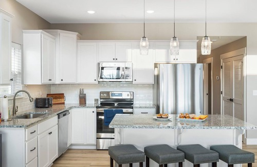 Kimberling City House | Breathtaking Lake Views, HotTub, Firepit, Trendy Game Room, EV Charger, Free Tickets!