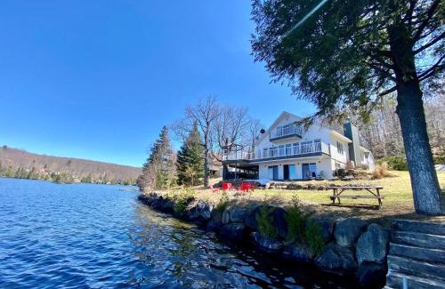 Chertsey Ski Chalet | Breathtaking Lake View With Spa Chalet 360