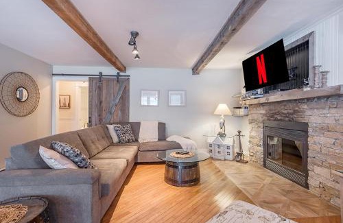 Chertsey Ski Chalet | Breathtaking Lake View With Spa Chalet 360