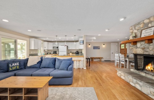 Otis House | Breathtaking Lakeside Views, Pet Friendly, Large Private Dock, Sunroom, Game Room, 2 Miles to Casino