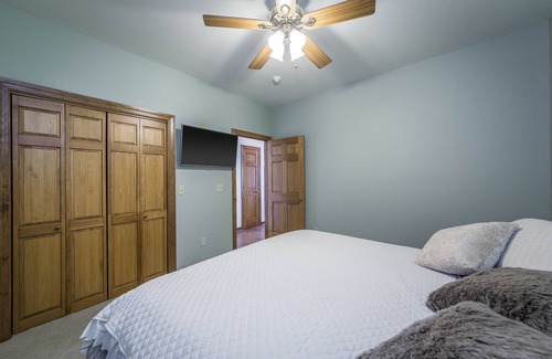 Quitman House | Breathtaking Lakeview GUEST Home in Diamond Bluff