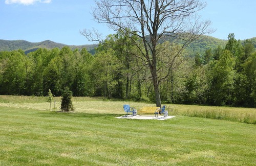 Young Harris House | Breathtaking mountain views from your front porch