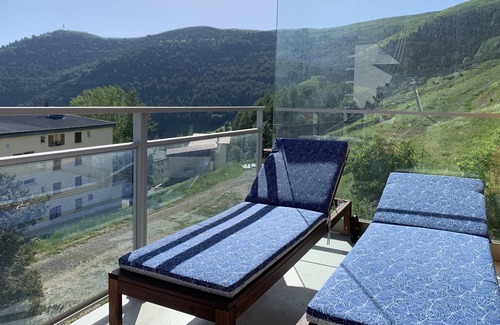 Viel-Alpe Apartment | BREATHTAKING MOUNTAIN VIEW LARGE APT DIRECT ACCESS TO CHAIRLIFT & SLOPES OFFERS