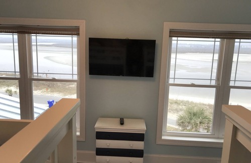 Sunset Beach House | Breathtaking Ocean and Sound front views from every room