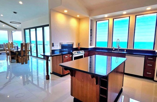 Kapoho House | Breathtaking Oceanfront Home on Lava Rock Beach.