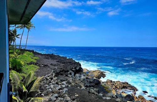 Kapoho House | Breathtaking Oceanfront Home on Lava Rock Beach