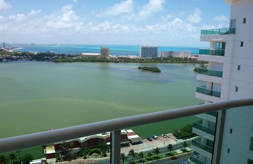 Zona Hotelera Condo | Breathtaking Oceanfront Condo
