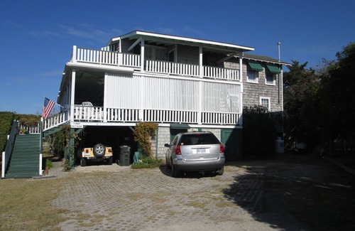 Wrightsville Beach Cottage | Breathtaking views. WATERFRONT, PRIVATE PIER, BOAT DOCK, FREE WiFi, PARKING,AC