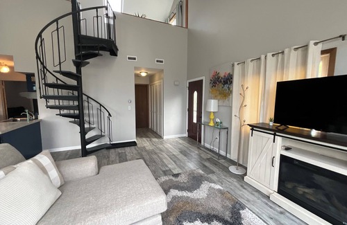 Vernon Condo | Breathtaking view’s 3-bedroom condo with WiFi and AC in Vernon Township