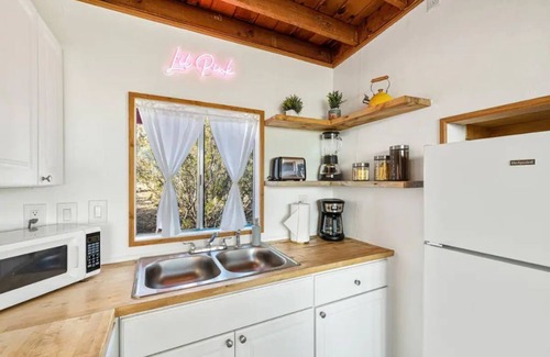 Morongo Valley House | Breathtaking Views, Incredible Stargazing, Hot Tub & Cowboy Tub, on Private Lot
