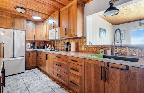 Leamington House | Breathtaking views on Lake Erie.