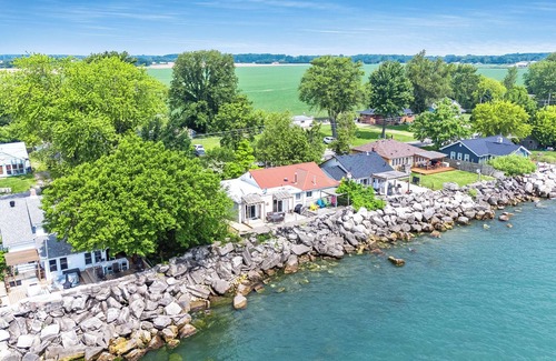 Leamington House | Breathtaking views on Lake Erie.