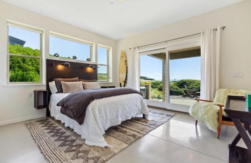 Bodega Bay House | Breathtaking Views of the Pacific Ocean Rooftop Balcony Gourmet Kitchen and Hot Tub overlooking Golf Course
