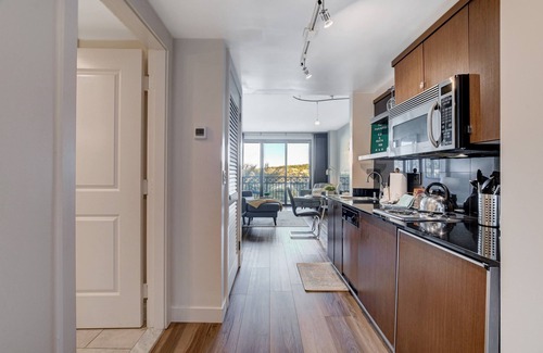 Lake Las Vegas Condo | Breathtaking views, of the Lake, Mountains and Pool, luxurious 1 bed 1 bath apt.