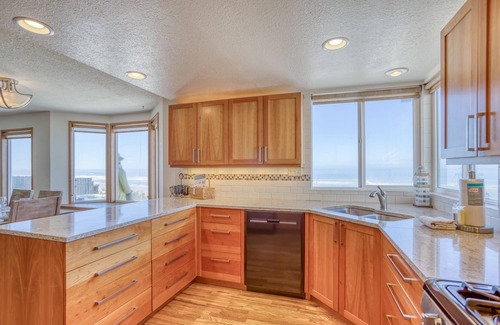 Roads End House | Breathtaking Views from this Five-Bedroom Oceanfront Beauty!