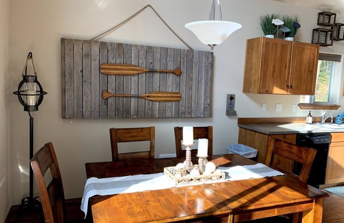 Hayden House | Breathtakingly beautiful, all season, all occasion lake front getaway!