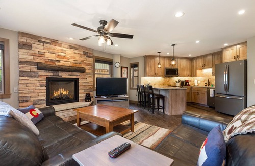 Four O'Clock Condo | Breckenridge 2BR - Ski-in/Ski-out with Heated Floors