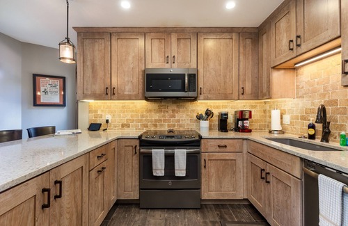 Four O'Clock Condo | Breckenridge 2BR - Ski-in/Ski-out with Heated Floors