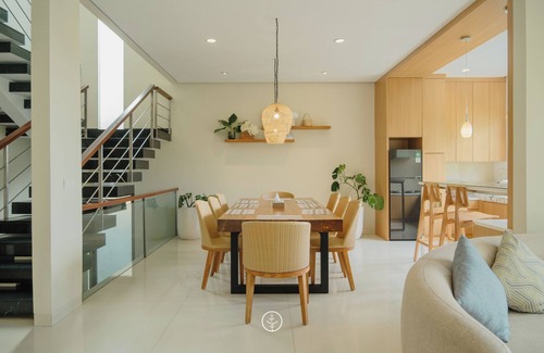 Bandung Villa | BreezeBlows City View 5BR with Pool + Familly Room