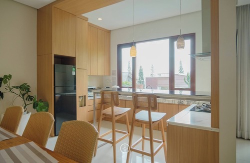 Bandung Villa | BreezeBlows City View 5BR with Pool + Familly Room
