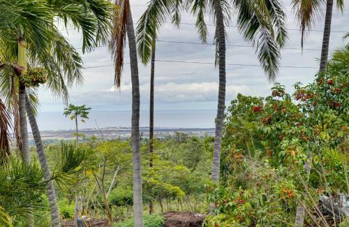 Kona Palisades House | Breezy Kailua-Kona Bungalow with Lanai and Ocean View!