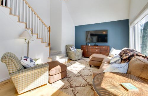 Breezy Point House | Breezy Point Cabin Deck with Golf Course Views!