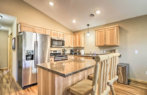 Breezy Point Cabin | Breezy Point Cabin w/Fire Pit - Walk to Lake