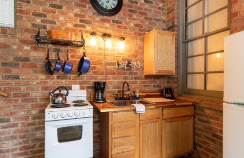 Goodlettsville Apartment | Brenda Lee History 2BR Villa Pool Hot Tub