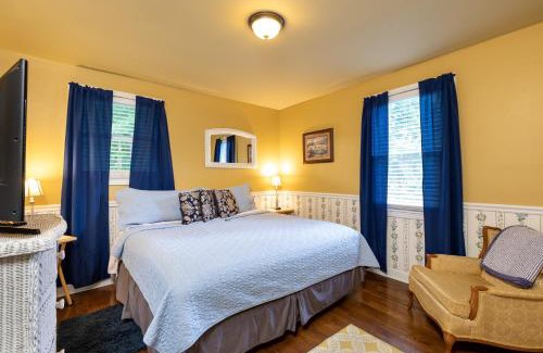 Goodlettsville Apartment | Brenda Lee History 2BR Villa Pool Hot Tub