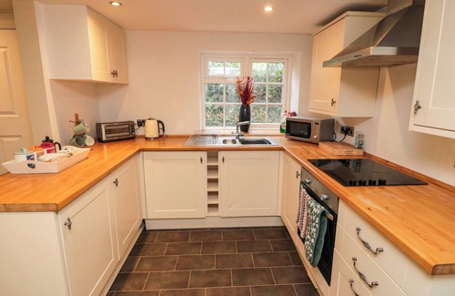 Cropton Cottage | BREWERS COTTAGE, pet friendly, with open fire in Pickering