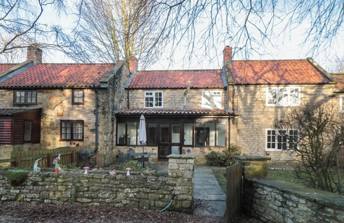 Cropton Cottage | BREWERS COTTAGE, pet friendly, with open fire in Pickering
