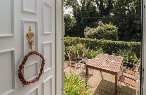 Milford Haven Cottage | BRIAR COTTAGE, pet friendly, character holiday cottage in Neyland