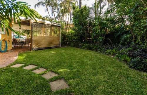 Banksia Beach House | Bribie Beach House on Solander