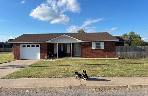 Vici House | Brick Home with Large Back Yard