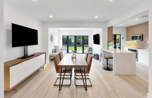 Brickell House | Brickell Retreat- Top Location - Walkable-Remote-Ready - Private Backyard Oasis