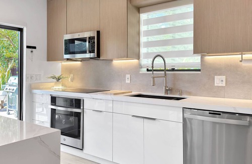 Brickell House | Brickell Retreat- Top Location - Walkable-Remote-Ready - Private Backyard Oasis