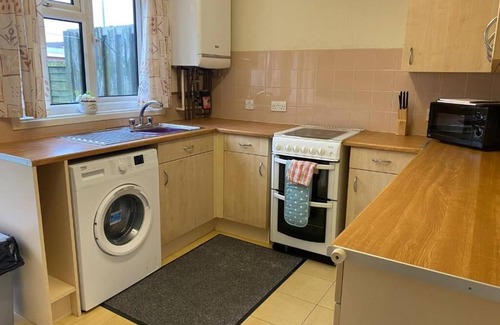 Basingstoke House | Bridgecity 3 BR Lehar retreat in Basingstoke