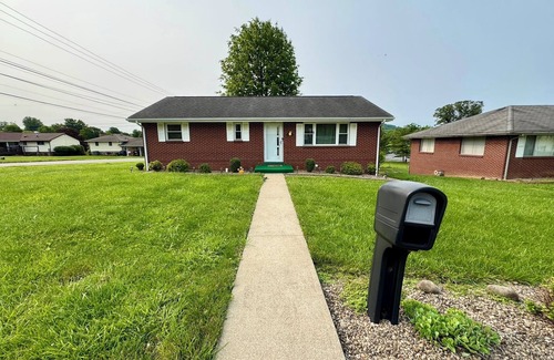 Bridgeport House | Bridgeport House. Close to UHC, FBI, The Bridge Sport Complex, Conference Center