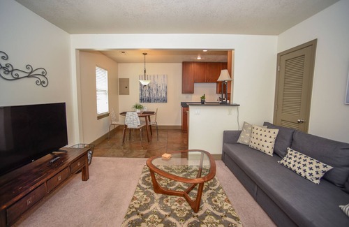 Grandview House | Bright 1 BR with Full Kitchen and Huge Yard