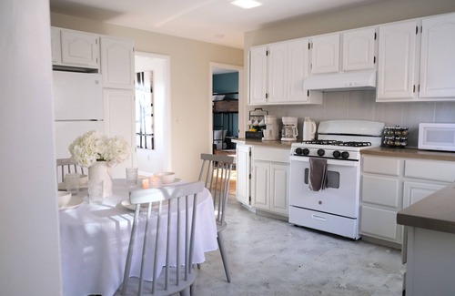 Boonton Apartment | Bright 10 Bed Stylish Cozy Home in NYC Suburb