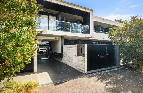 Flemington Apartment | Bright 1BR Apartment Near Maribyrnong River