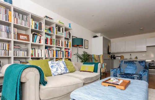 Bow West Apartment | Bright 2 Bedroom Apartment Near Victoria Park