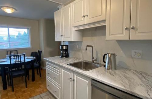 Kitchener Apartment | Bright 2 BR pet friendly, KING bed, WiFi,2 parking