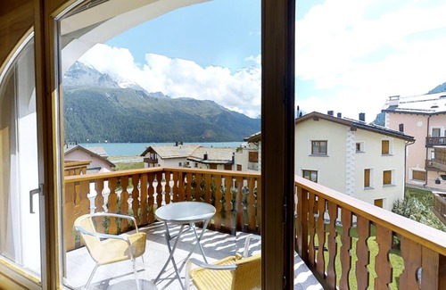 Silvaplana Apartment | Bright 2½-roomed apartment on the second floor, ca.