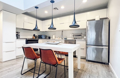 Fox Hills House | Bright 2BR Home Near LAX & SoFi - SH2