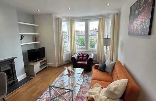 Erdington Apartment | Bright 2BR near Brockley Conservation Area