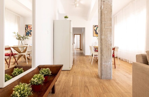 La Trinidad Apartment | Bright 3-Bedroom Apartment with Terrace in Málaga City Center